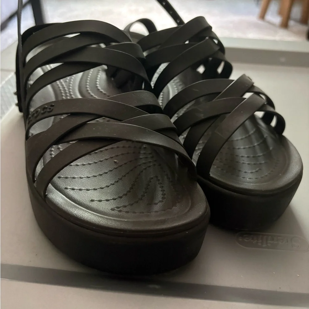 CROCS Women's Black Platform Strappy Sandal - Multi Strap